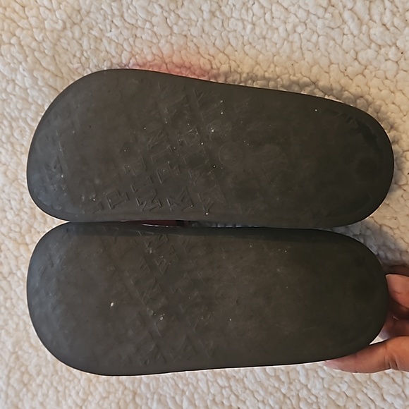 Victoria's secret pink slides - Picture 5 of 6